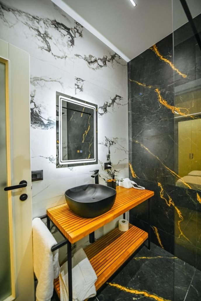 Mon Ami Boutique Hotel Shkoder Ngoại thất bức ảnh